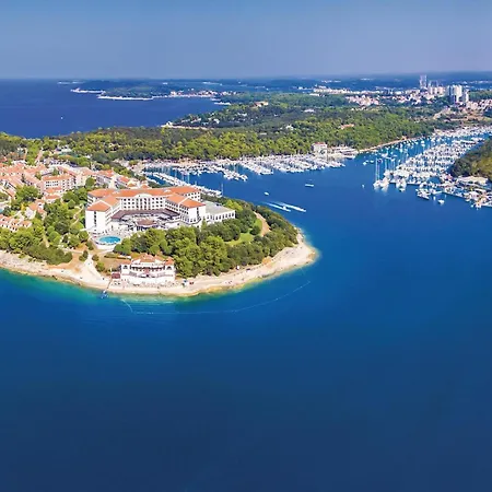 بيت للعطل Iii *