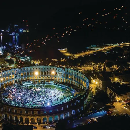 بيت للعطل Iii *