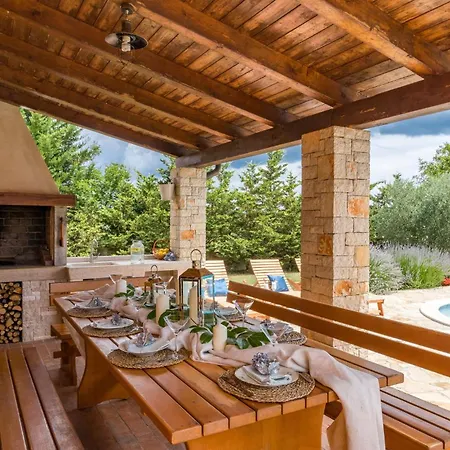 بيت للعطل Iii