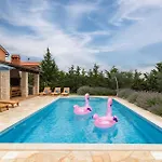 Сasa de vacaciones Muntic Iii Pula